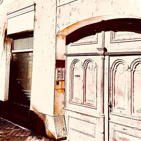 Jokai Apartman Комарно Экстерьер фото