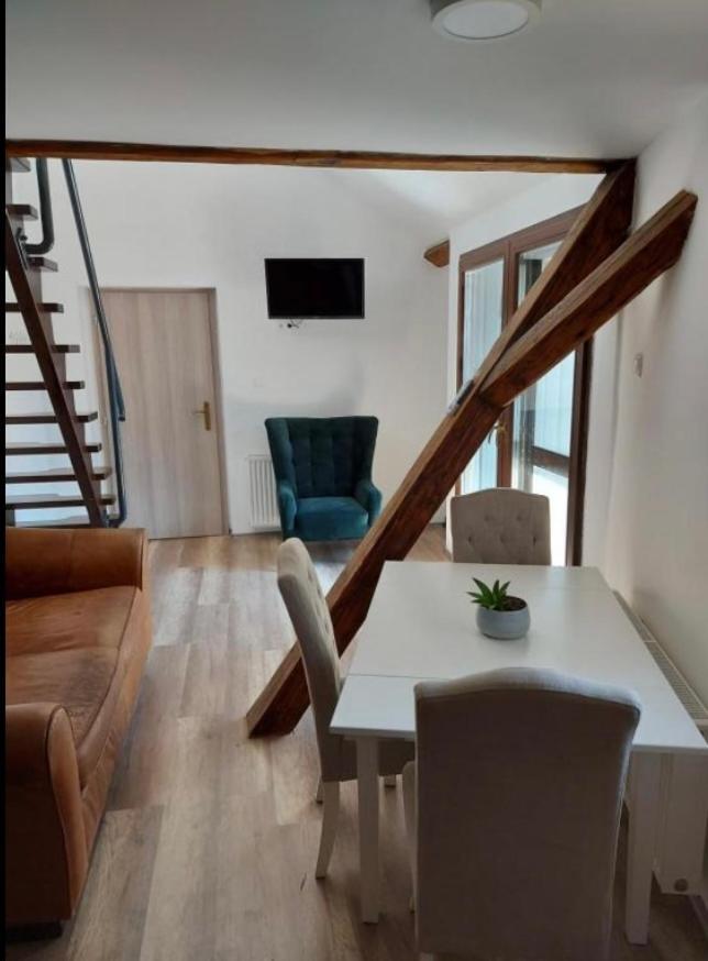 Jokai Apartman Комарно Экстерьер фото
