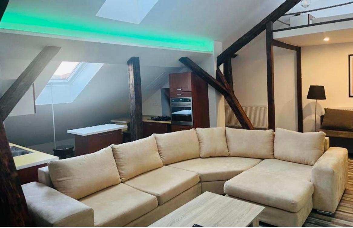 Jokai Apartman Комарно Экстерьер фото