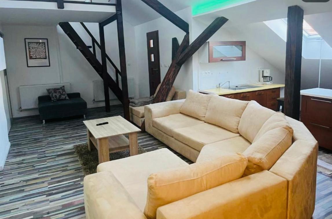 Jokai Apartman Комарно Экстерьер фото