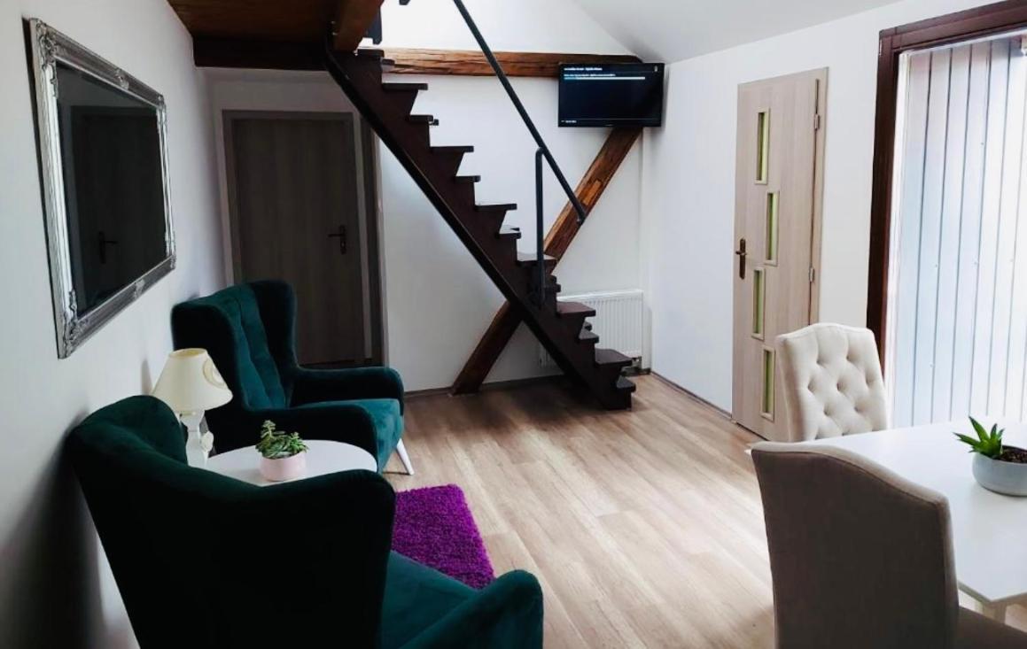 Jokai Apartman Комарно Экстерьер фото