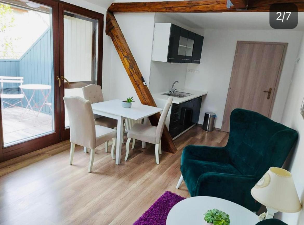 Jokai Apartman Комарно Экстерьер фото